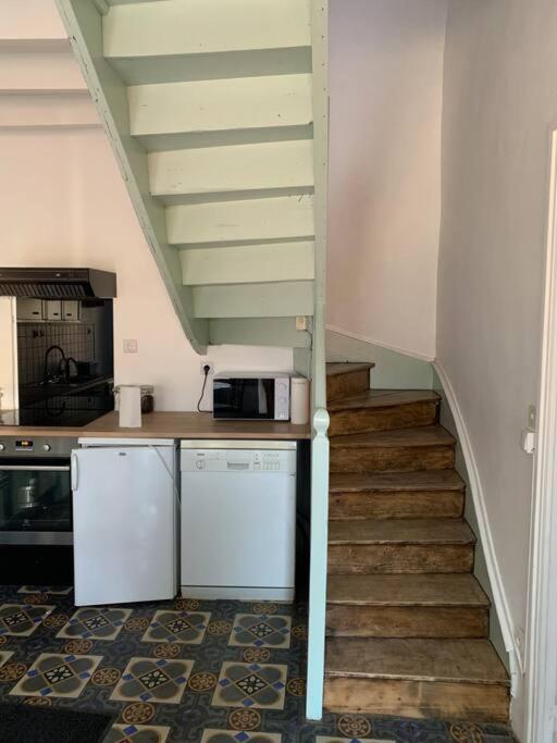 Agreable Maison De Ville Avec Cour Privative Au Coeur Du Chablisien Maligny Exteriör bild