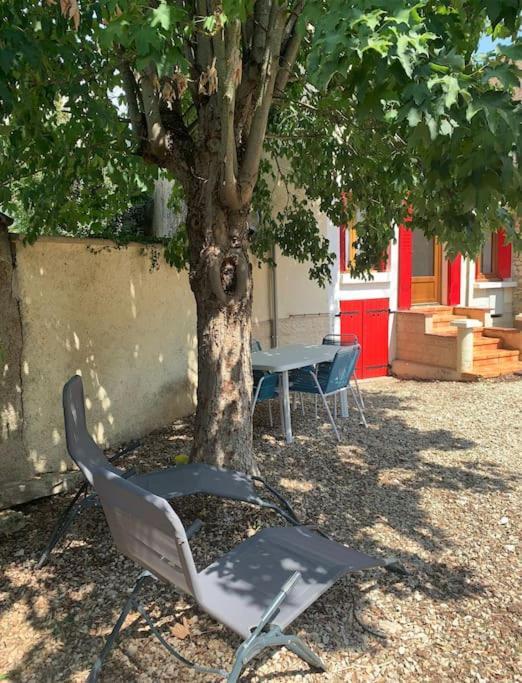 Agreable Maison De Ville Avec Cour Privative Au Coeur Du Chablisien Maligny Exteriör bild