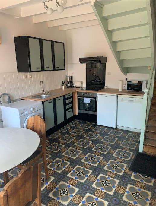 Agreable Maison De Ville Avec Cour Privative Au Coeur Du Chablisien Maligny Exteriör bild